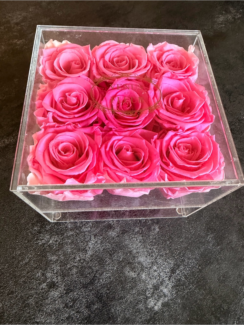 Venus et fleur pink 9 eternity roses in plastic container